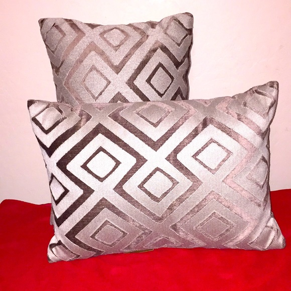 🆕 World Market Lumbar Pillows (Set of 2) - Picture 3 of 10